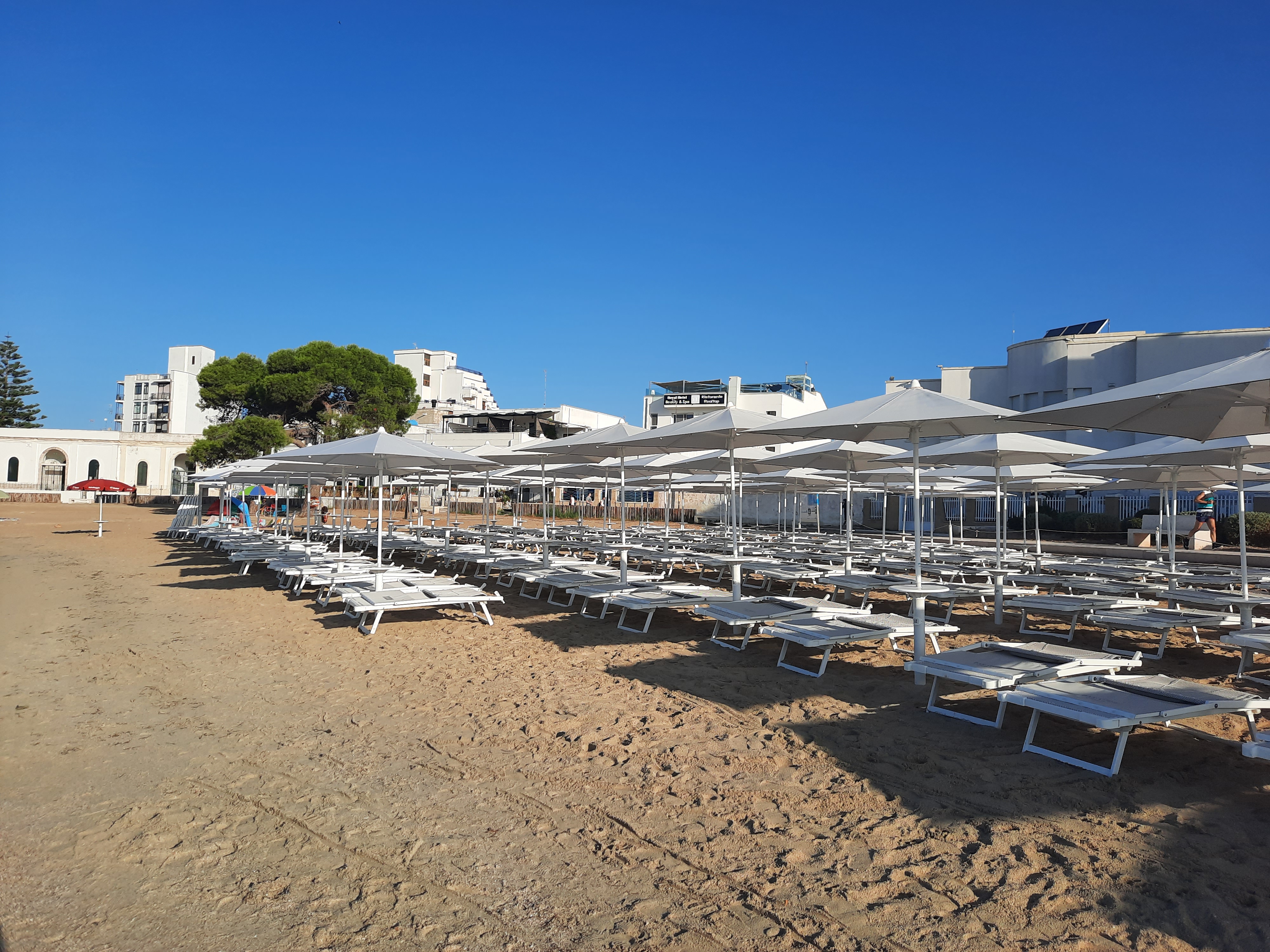Salentissimo.it: Grand Hotel Paradise -  Porto Cesareo, サレントのビーチ