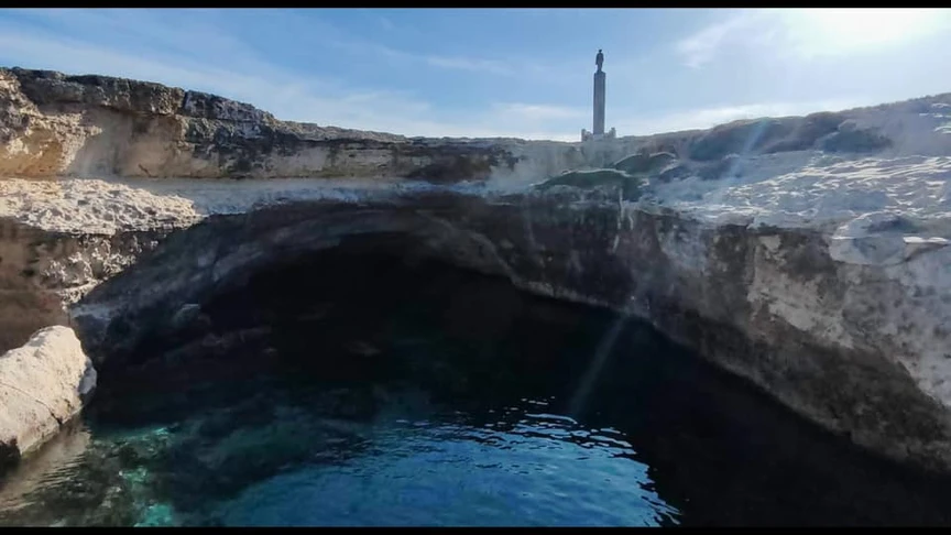Salentissimo.it: Grotta della Poesia - Roca Vecchia - Melendugno, spiagge del Salento