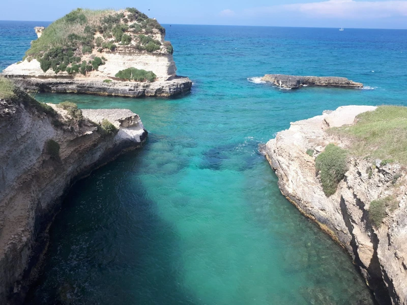 Salentissimo.it: I Faraglioni di Sant Andrea - Sant Andrea - Melendugno, spiagge del Salento