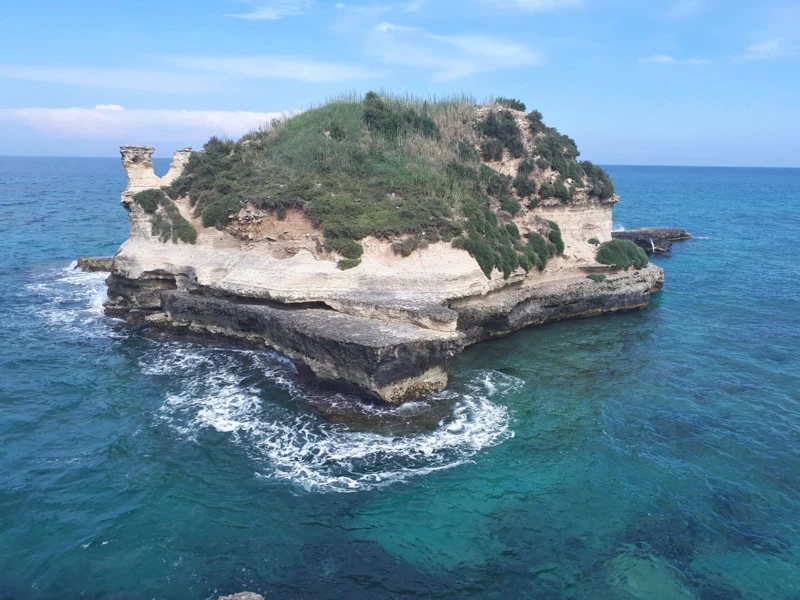 Salentissimo.it: I Faraglioni di Sant Andrea - Sant Andrea - Melendugno, spiagge del Salento