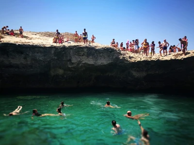 Salentissimo.it: Grotta della Poesia - Roca Vecchia - Melendugno, spiagge del Salento