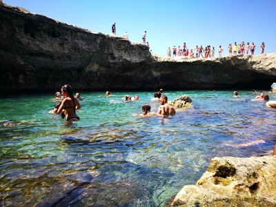 Salentissimo.it: Grotta della Poesia - Roca Vecchia - Melendugno, spiagge del Salento