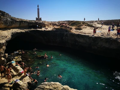 Salentissimo.it: Grotta della Poesia - Roca Vecchia - Melendugno, spiagge del Salento