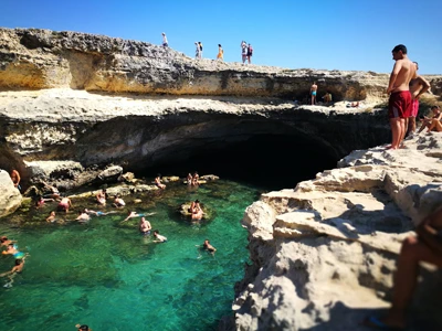 Salentissimo.it: Grotta della Poesia - Roca Vecchia - Melendugno, spiagge del Salento
