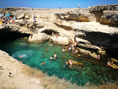 Salentissimo.it: Grotta della Poesia -  Roca Vecchia - Melendugno, 萨兰托海滩