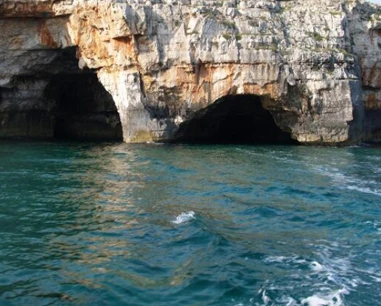 Salentissimo.it: Grotta delle Tre Porte - Felloniche - Patú, spiagge del Salento