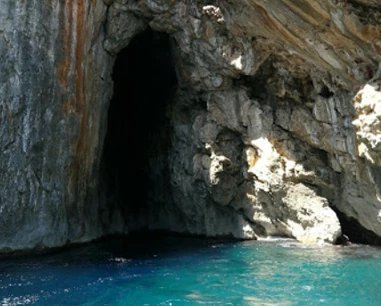 Salentissimo.it: Grotta di Purraru - Santa Maria di Leuca - Castrignano del Capo, spiagge del Salento